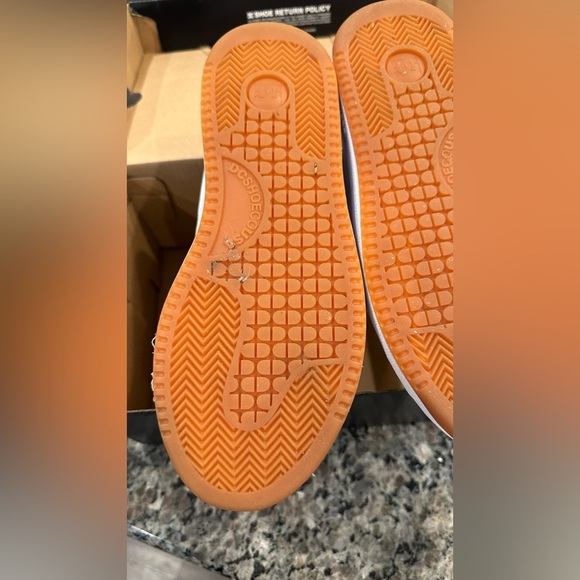 DC Shoes Women’s Striker V White Leather Sneakers Size 6.5 - Picture 8 of 9